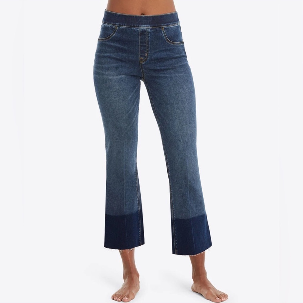 NWOT Spanx Cropped Flare Jeans in Medium Wash Denim Raw Hem Size Medium